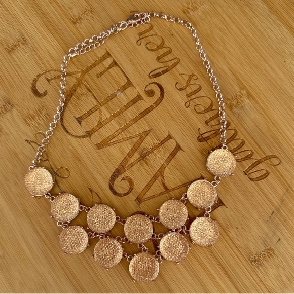 Gold tone unmarked statement necklace - Picture 7 of 15